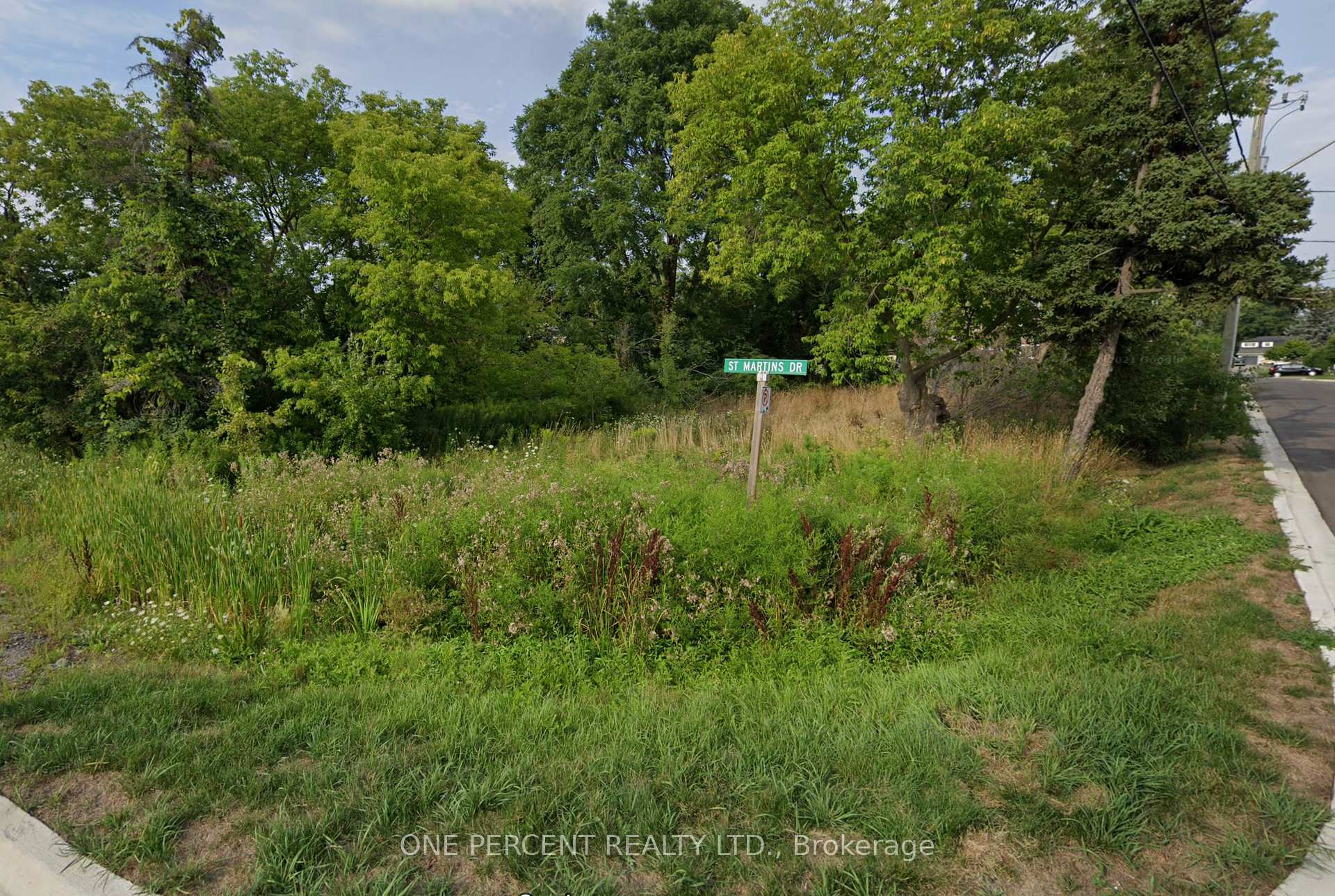 Photo 3 of 805 St. Martins Drive, Pickering, Bay Ridges — HOMEH