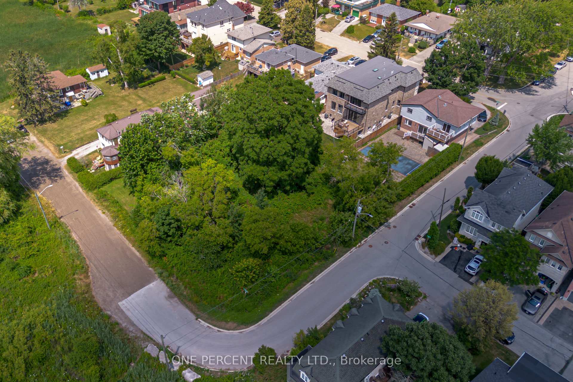 Photo 10 of 805 St. Martins Drive, Pickering, Bay Ridges — HOMEH