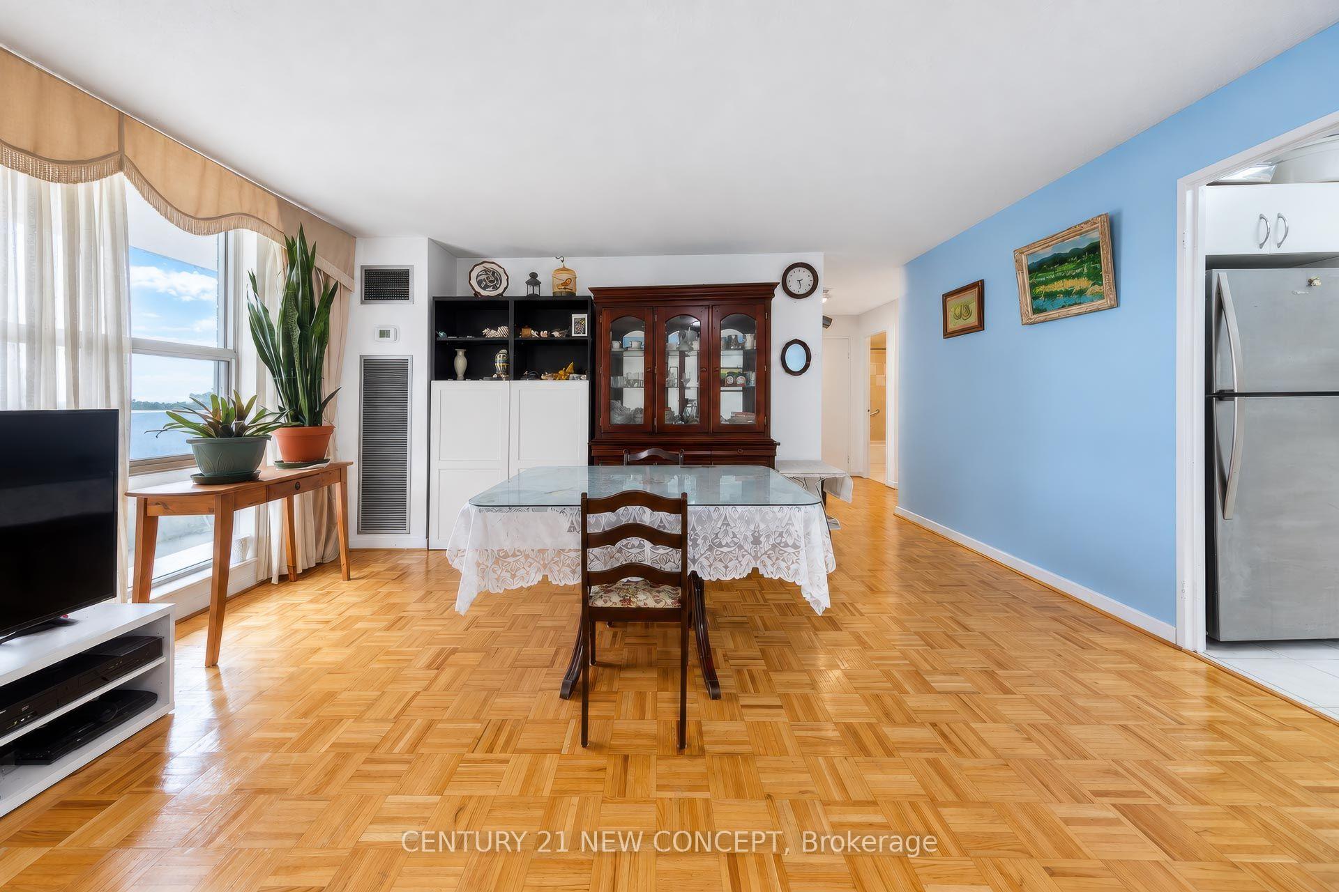 Photo 5 of Unit 606, 60 Inverlochy Boulevard, Markham, Royal Orchard — HOMEH