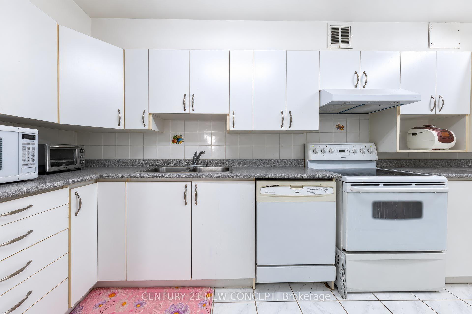 Photo 11 of Unit 606, 60 Inverlochy Boulevard, Markham, Royal Orchard — HOMEH