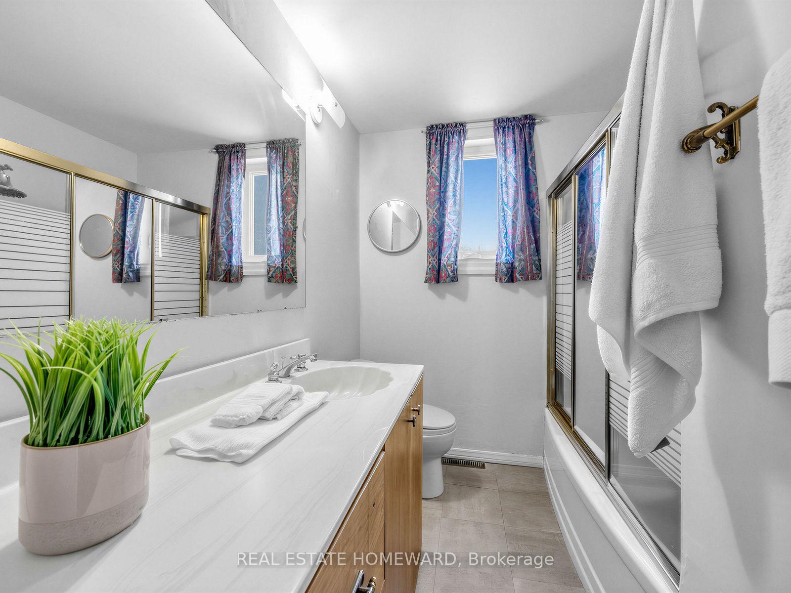 Photo 19 of 32 Highbrook Drive, Scarborough, Bendale — HOMEH