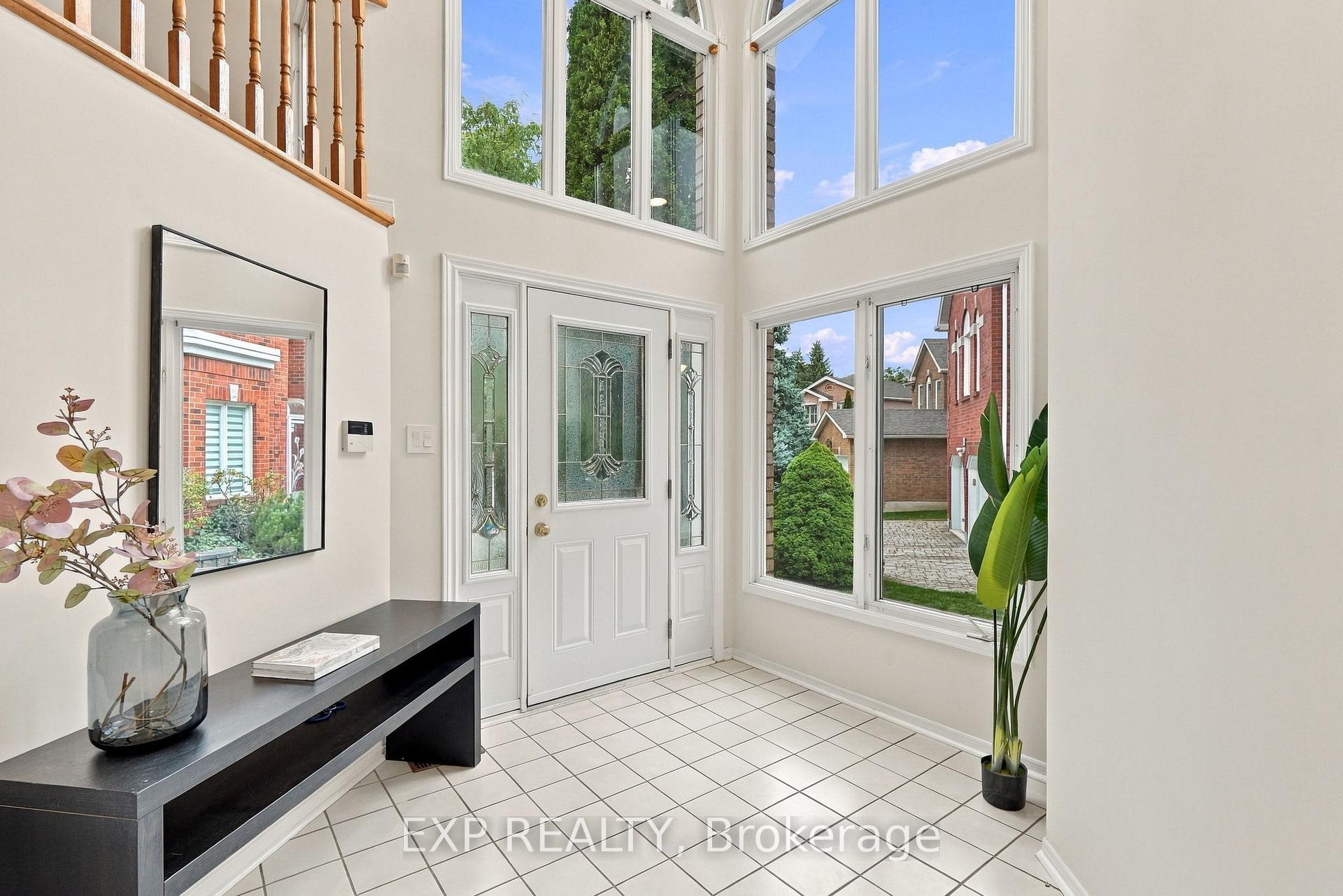 Photo 2 of 56 Ingleborough Court, Markham, Unionville — HOMEH