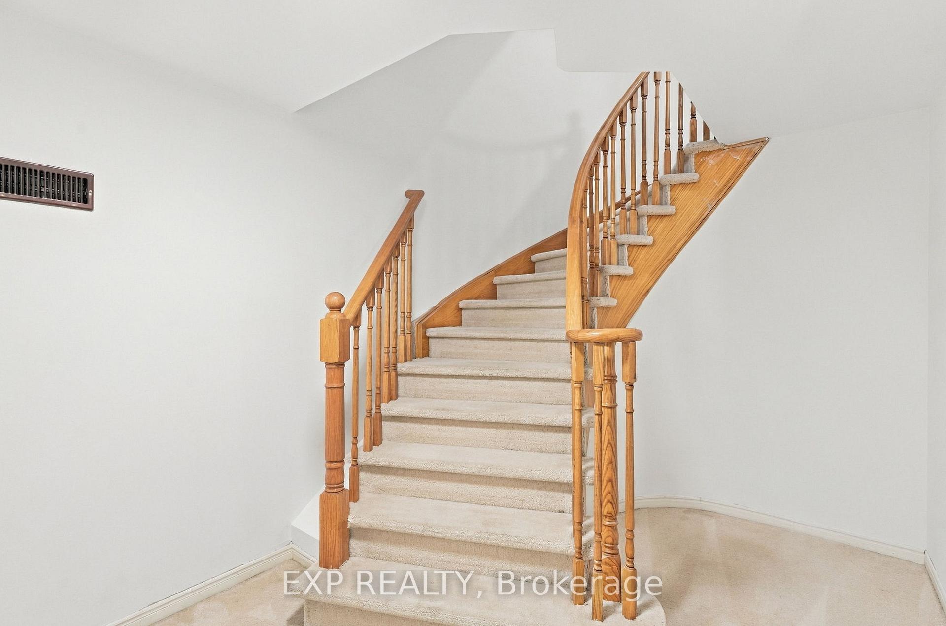 Photo 21 of 56 Ingleborough Court, Markham, Unionville — HOMEH