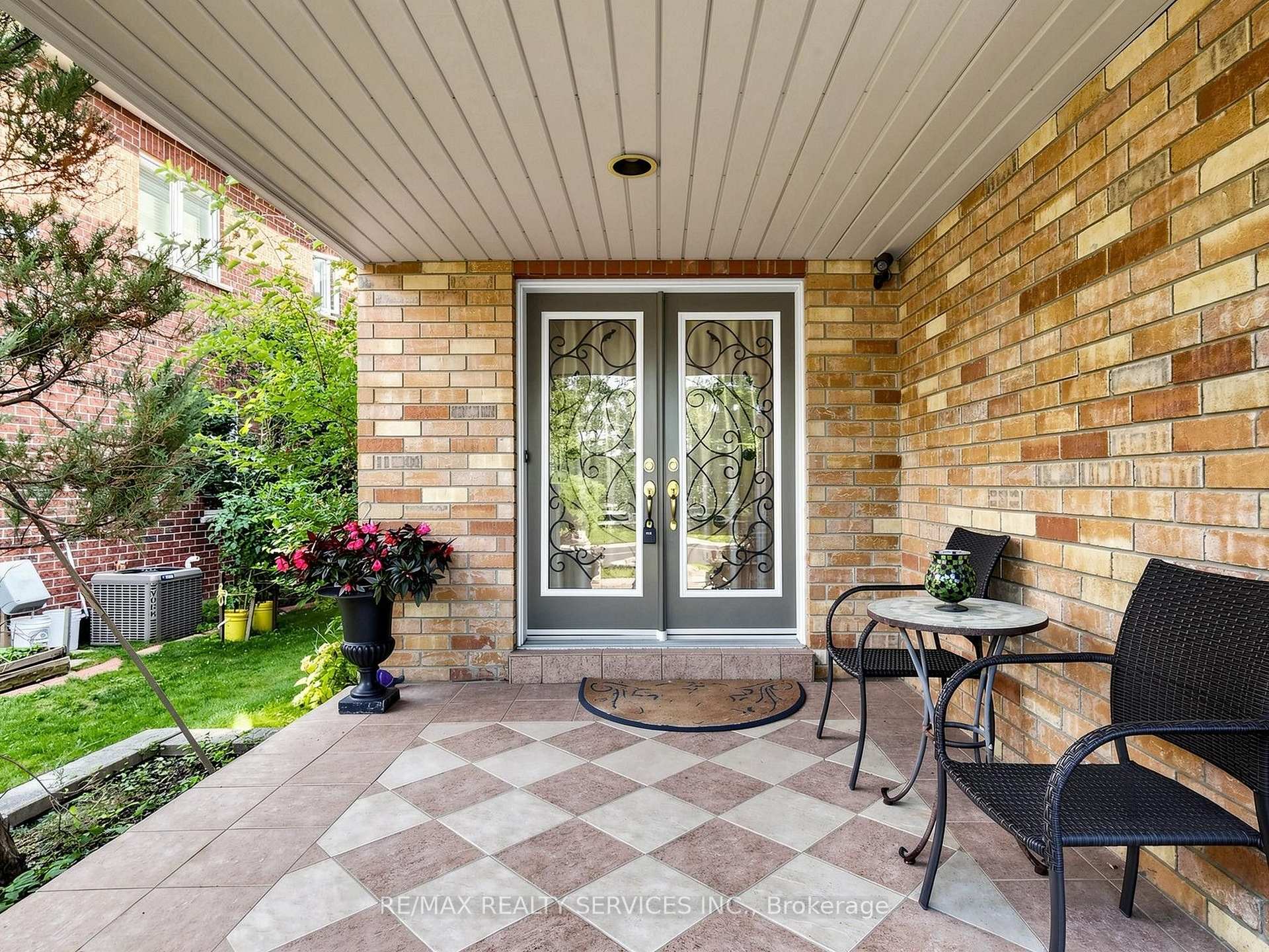 Photo 4 of 127 Russell Jarvis Drive, Markham, Legacy — HOMEH