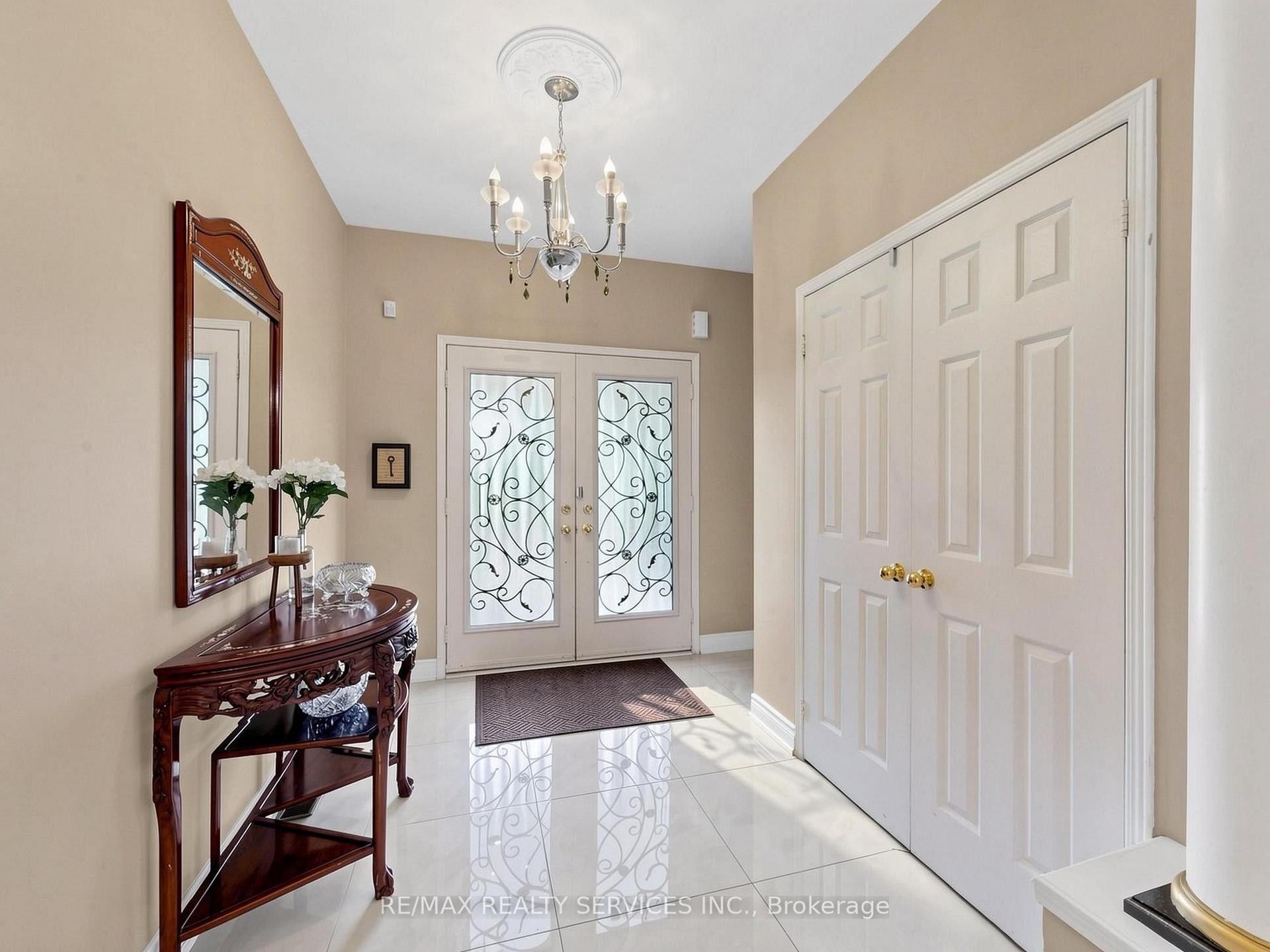 Photo 5 of 127 Russell Jarvis Drive, Markham, Legacy — HOMEH