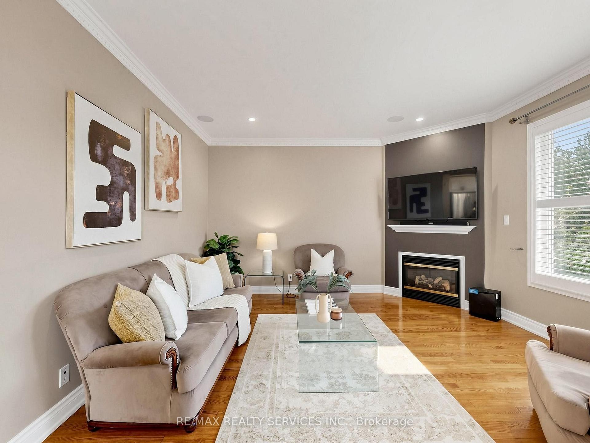 Photo 9 of 127 Russell Jarvis Drive, Markham, Legacy — HOMEH