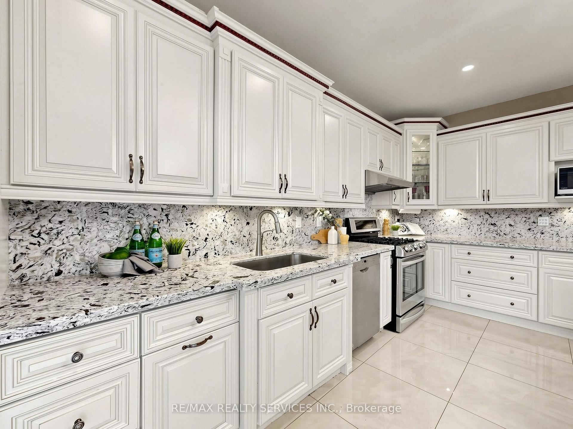 Photo 11 of 127 Russell Jarvis Drive, Markham, Legacy — HOMEH