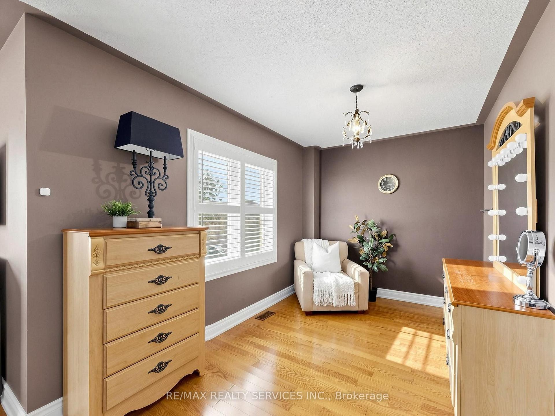 Photo 13 of 127 Russell Jarvis Drive, Markham, Legacy — HOMEH