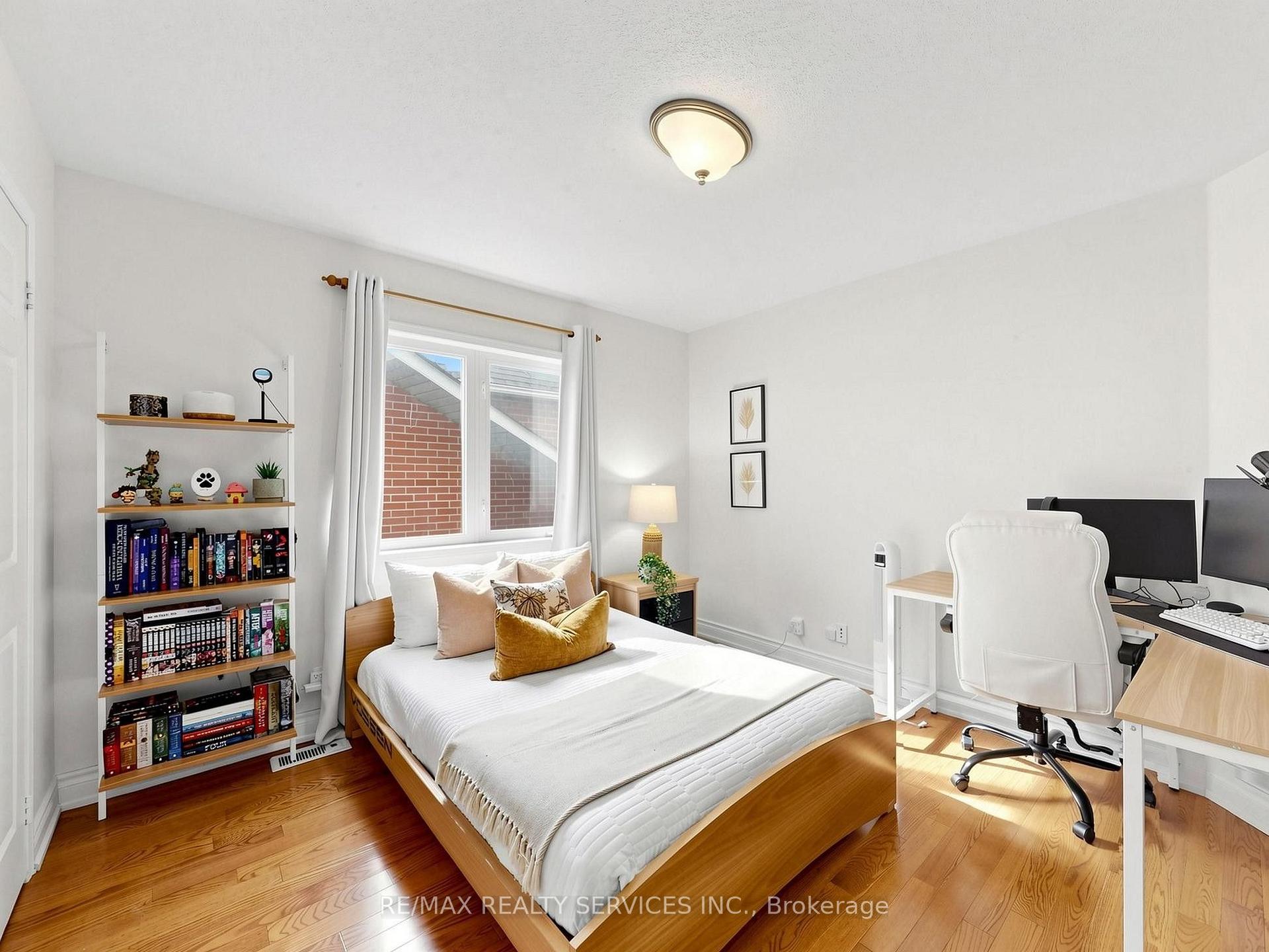 Photo 15 of 127 Russell Jarvis Drive, Markham, Legacy — HOMEH