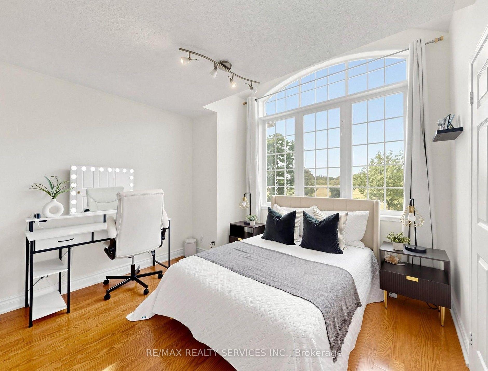 Photo 16 of 127 Russell Jarvis Drive, Markham, Legacy — HOMEH