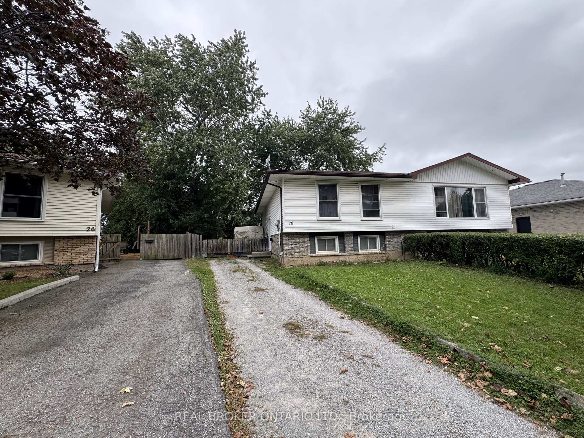 Photo 2 of 28 Tara Crescent, Thorold, Confederation Heights — HOMEH
