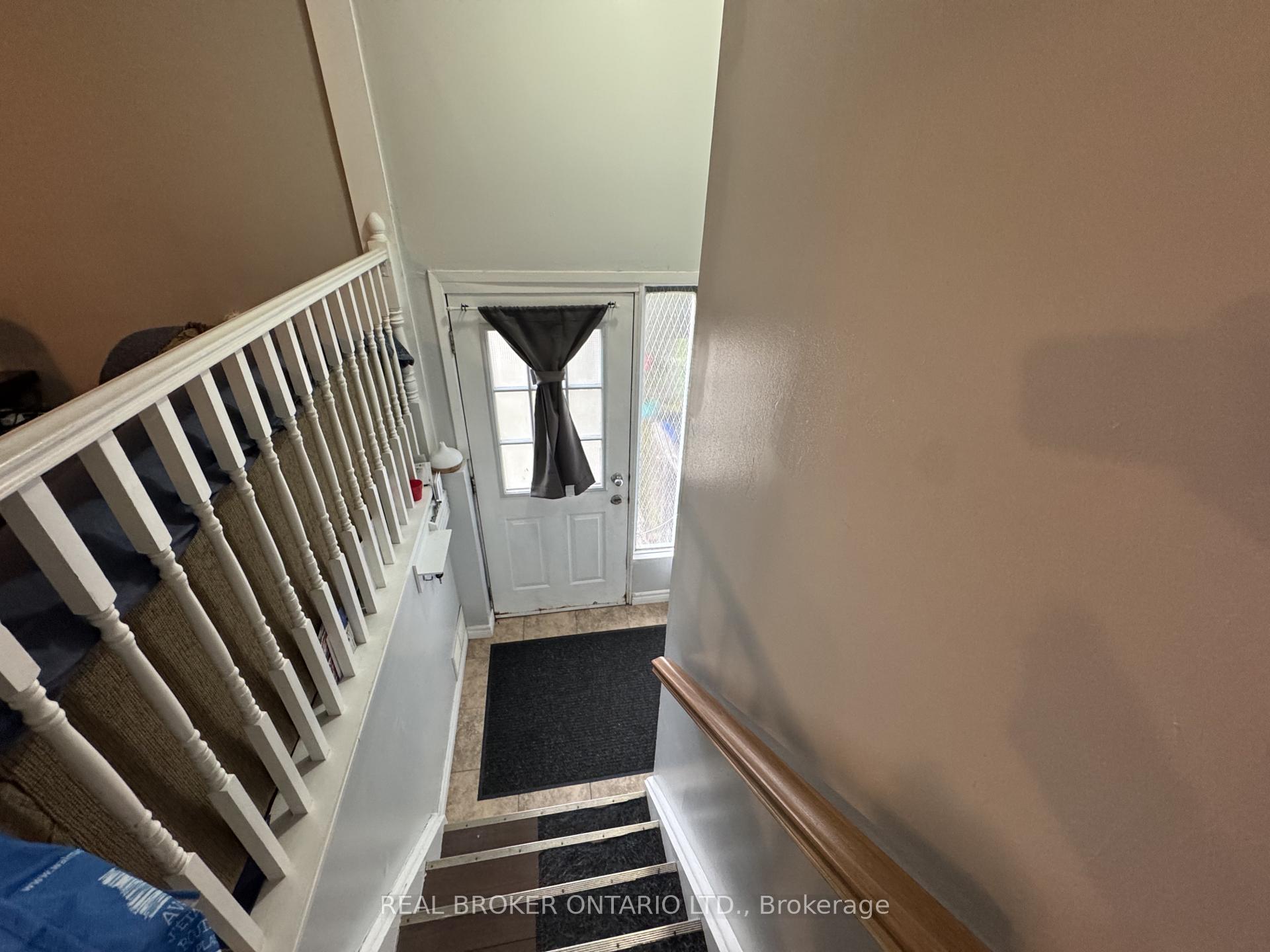 Photo 3 of 28 Tara Crescent, Thorold, Confederation Heights — HOMEH