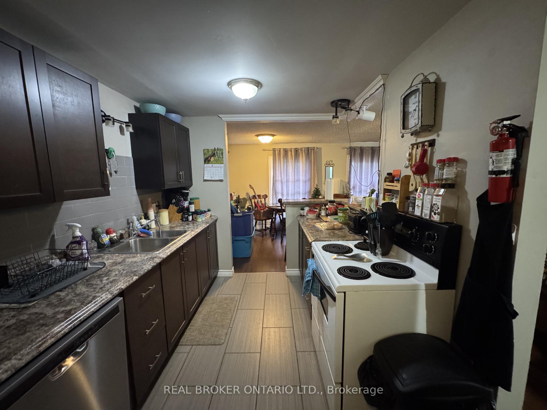 Photo 7 of 28 Tara Crescent, Thorold, Confederation Heights — HOMEH
