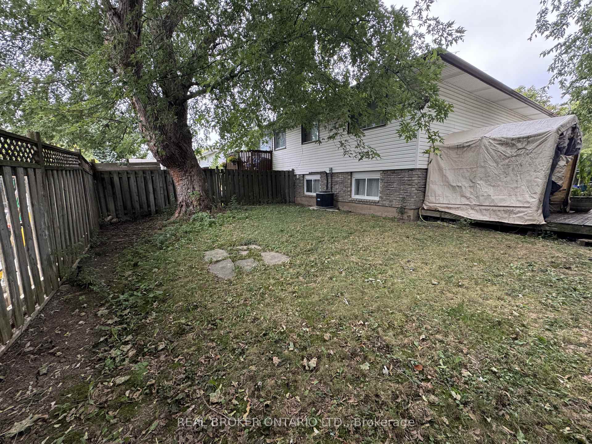 Photo 21 of 28 Tara Crescent, Thorold, Confederation Heights — HOMEH