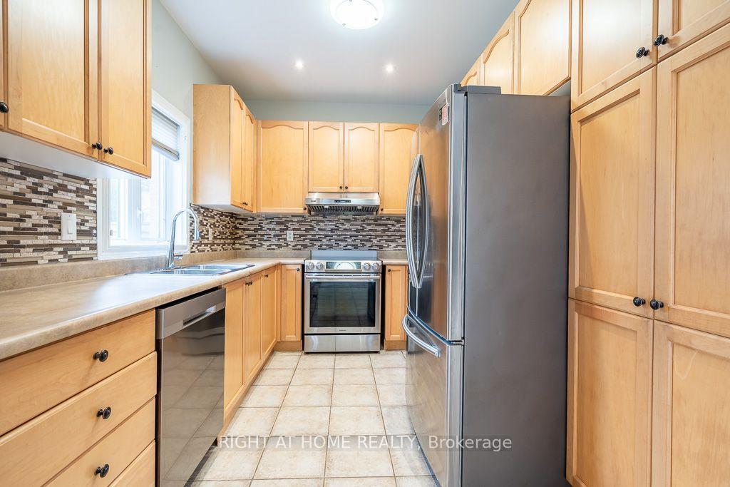 Photo 9 of 27 Panorama Way, Hamilton, Winona Park — HOMEH