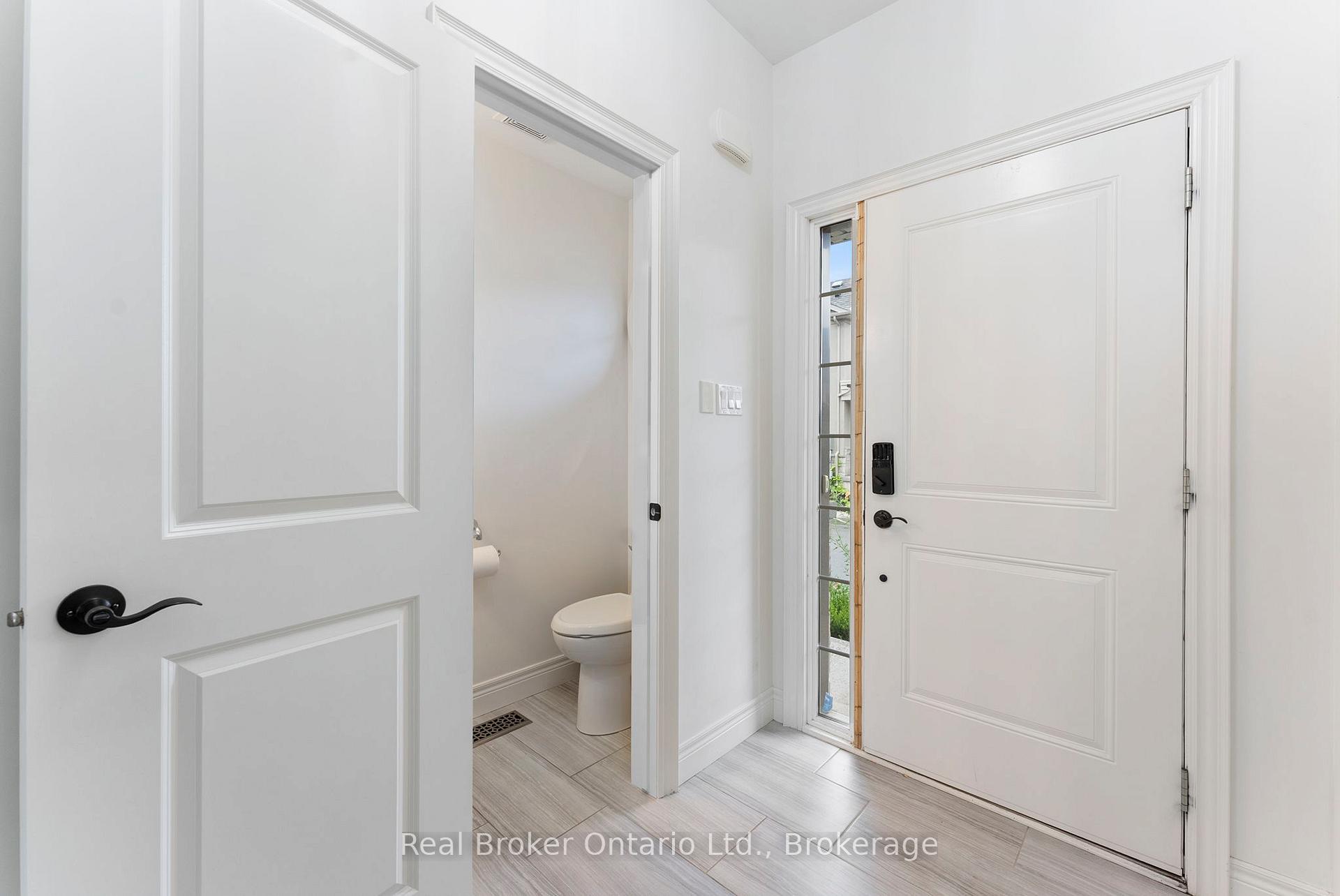 Photo 2 of 86 Dunrobin Lane, Grimsby, Grimsby Beach — HOMEH
