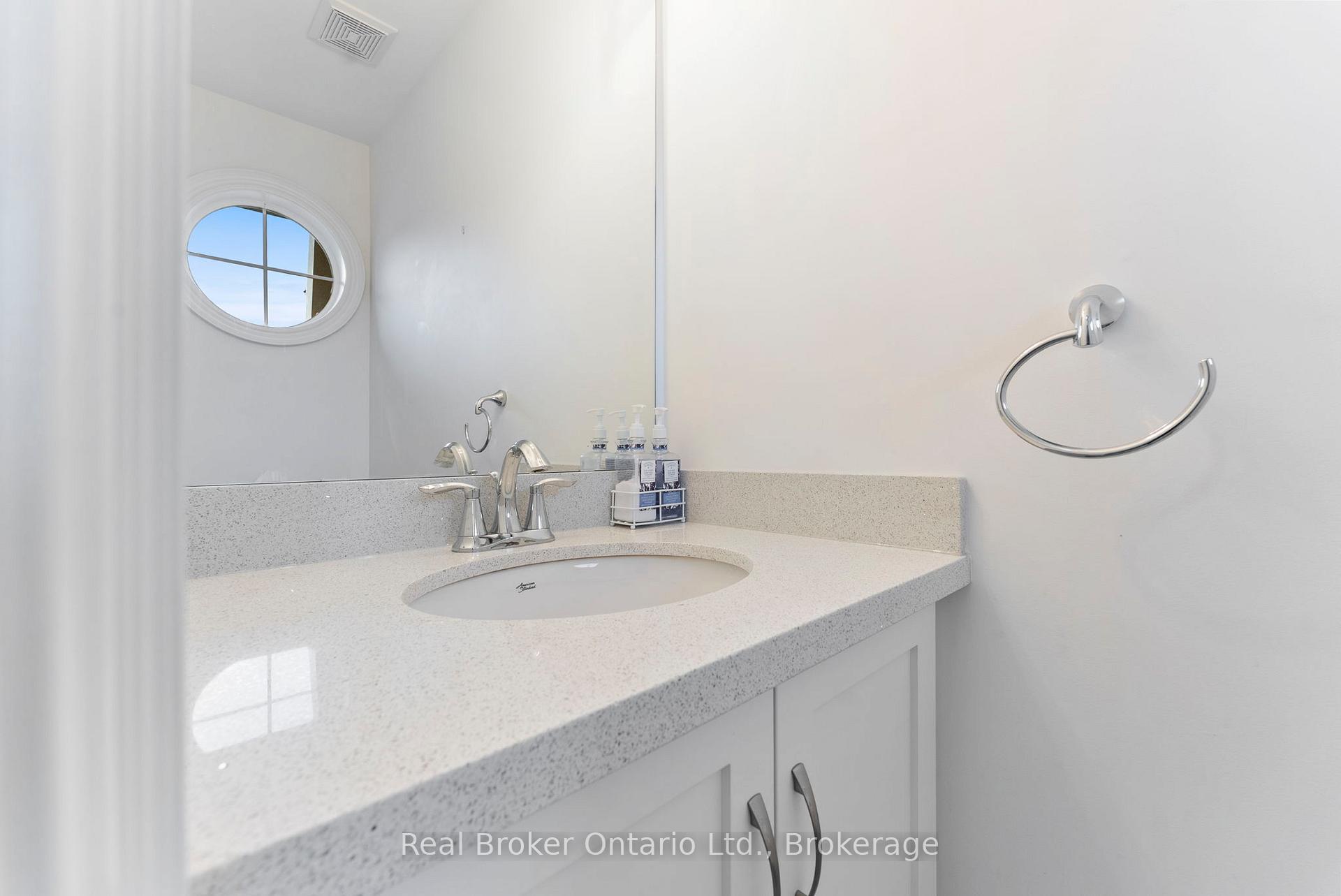 Photo 3 of 86 Dunrobin Lane, Grimsby, Grimsby Beach — HOMEH