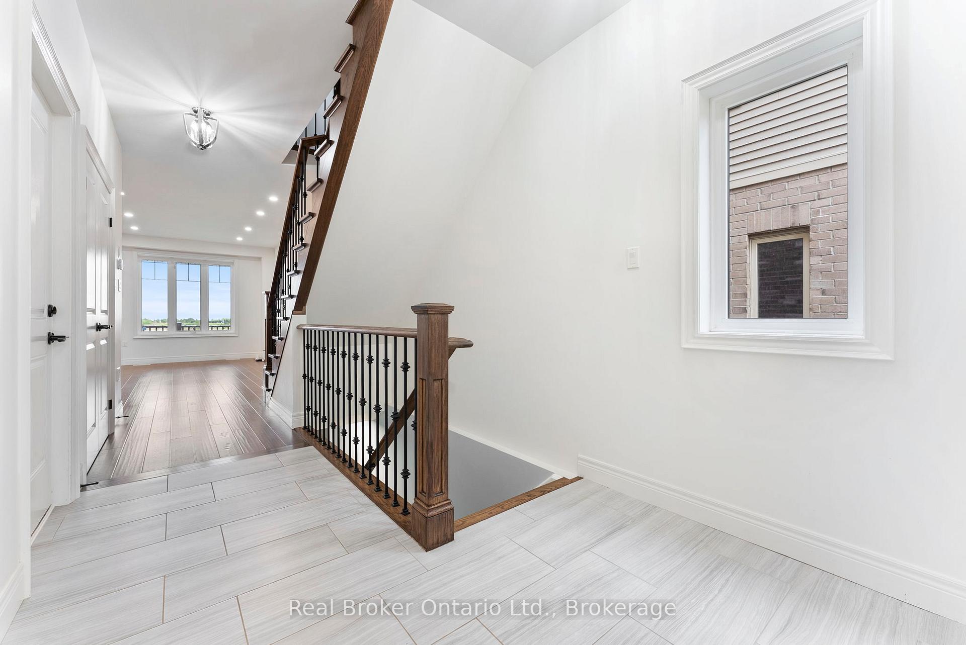 Photo 4 of 86 Dunrobin Lane, Grimsby, Grimsby Beach — HOMEH