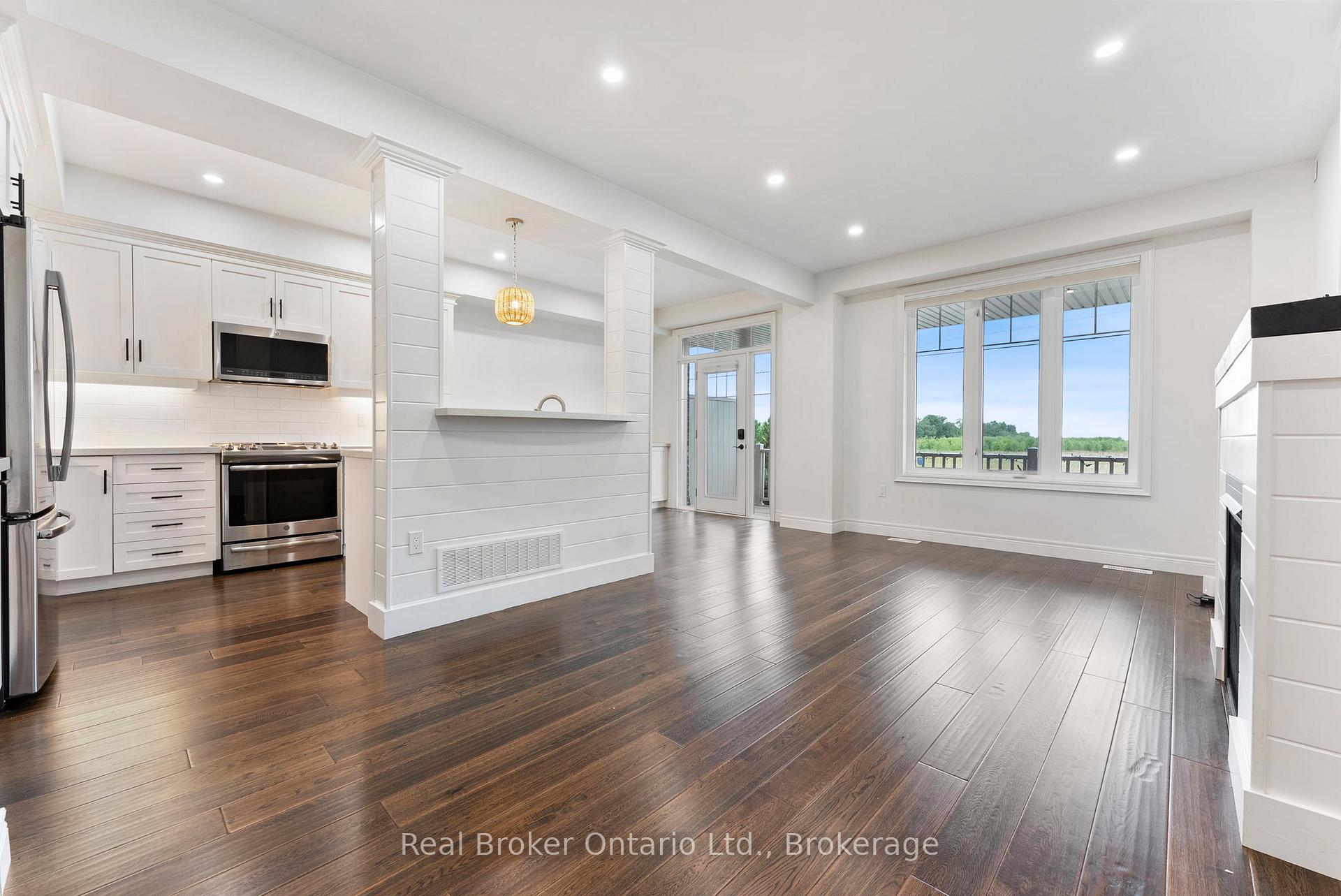 Photo 5 of 86 Dunrobin Lane, Grimsby, Grimsby Beach — HOMEH
