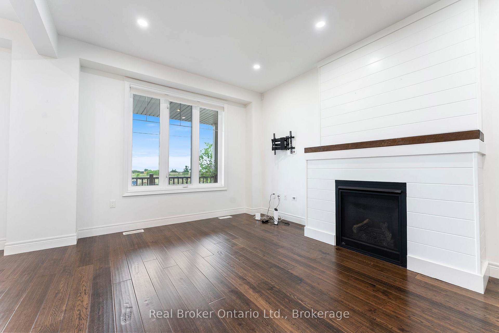 Photo 6 of 86 Dunrobin Lane, Grimsby, Grimsby Beach — HOMEH