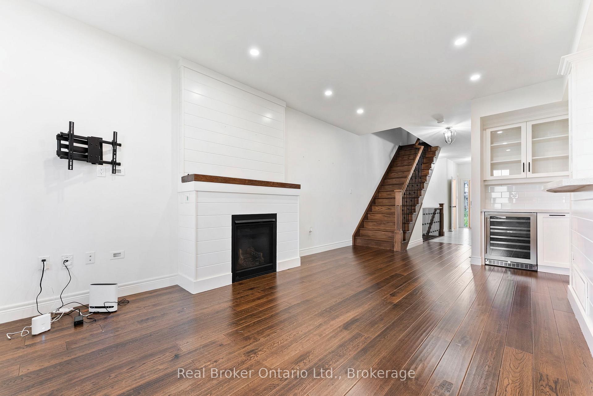 Photo 7 of 86 Dunrobin Lane, Grimsby, Grimsby Beach — HOMEH