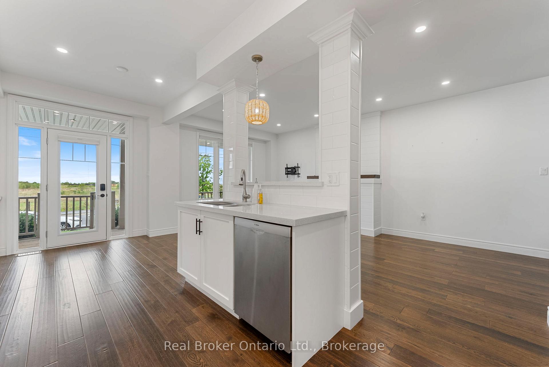Photo 10 of 86 Dunrobin Lane, Grimsby, Grimsby Beach — HOMEH