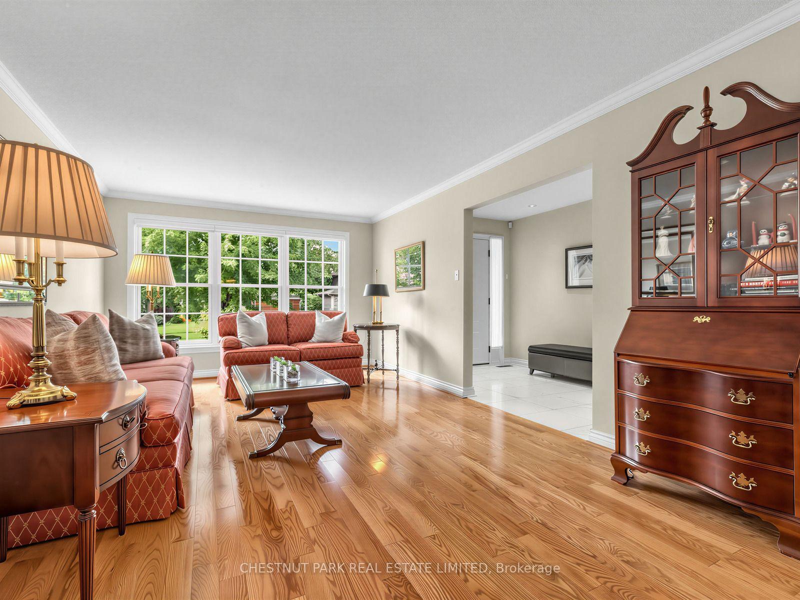 Photo 4 of 11 Doubletree Road, North York, Pleasant View — HOMEH