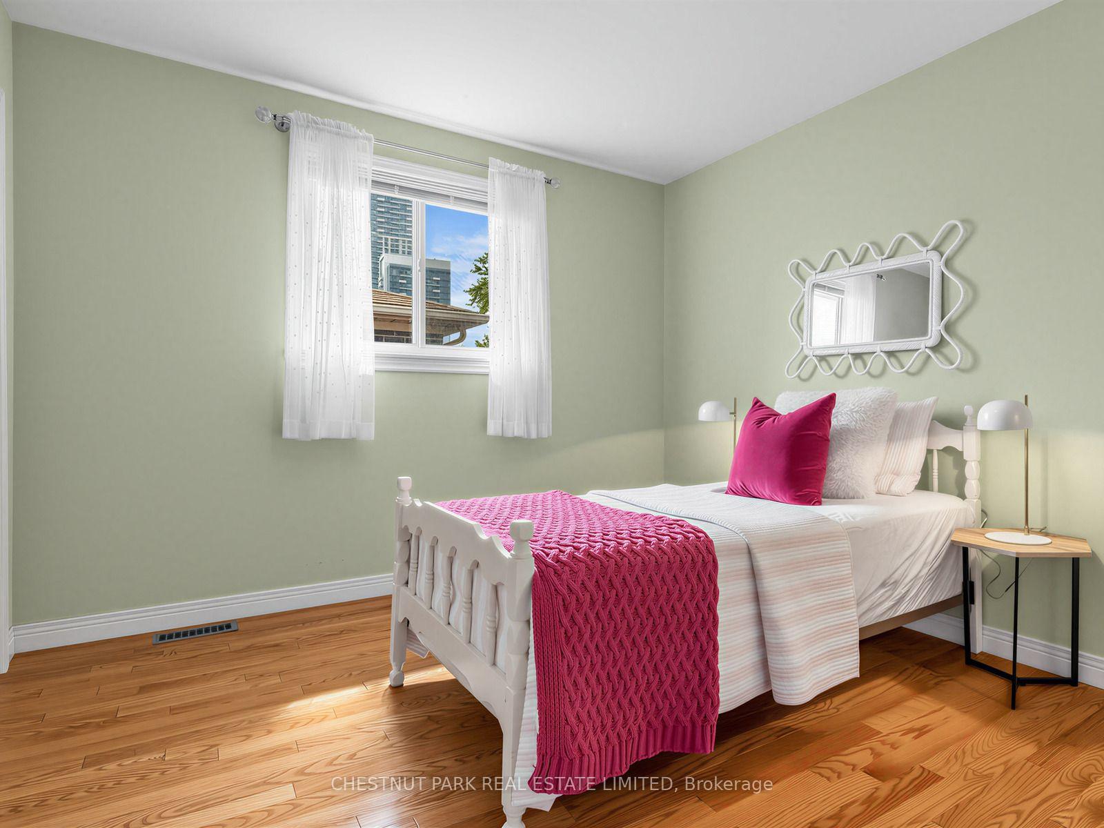 Photo 22 of 11 Doubletree Road, North York, Pleasant View — HOMEH