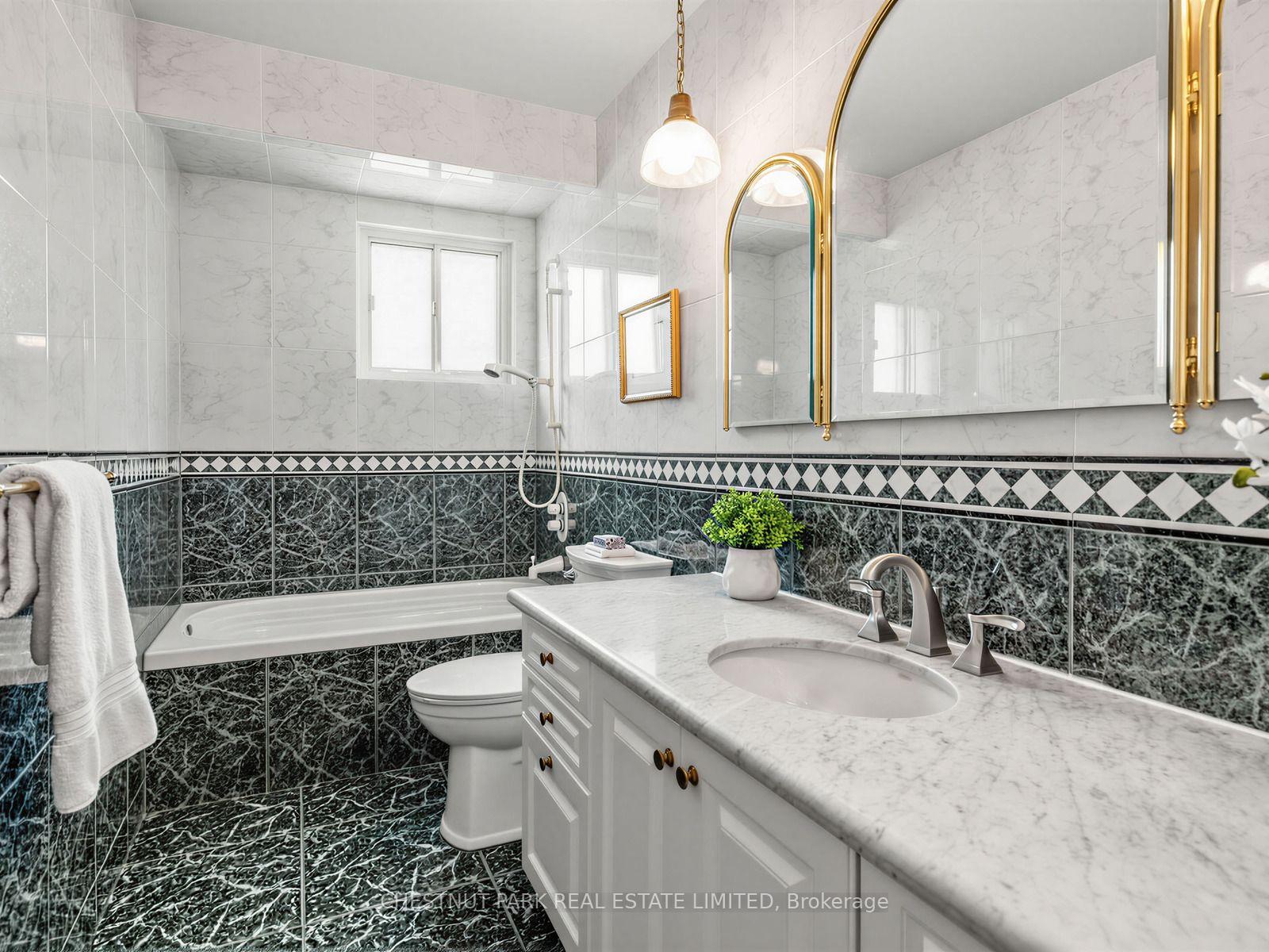 Photo 23 of 11 Doubletree Road, North York, Pleasant View — HOMEH