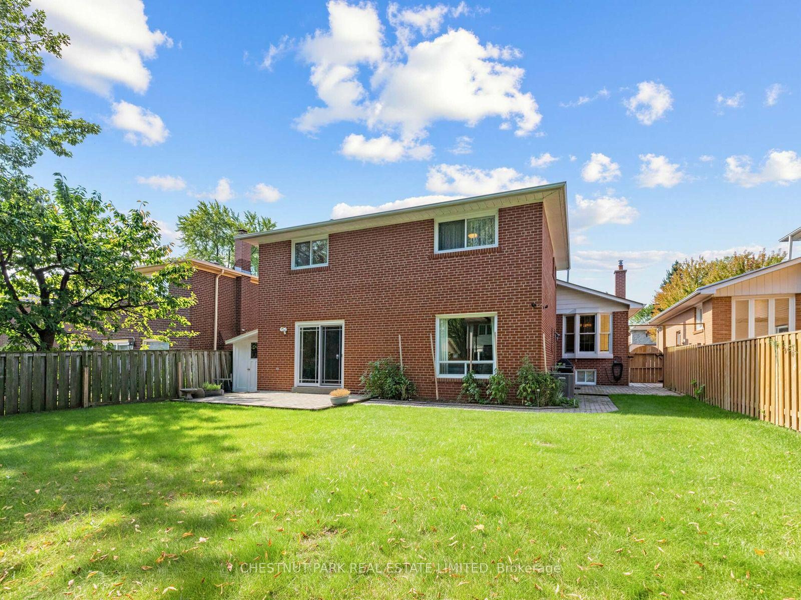 Photo 37 of 11 Doubletree Road, North York, Pleasant View — HOMEH