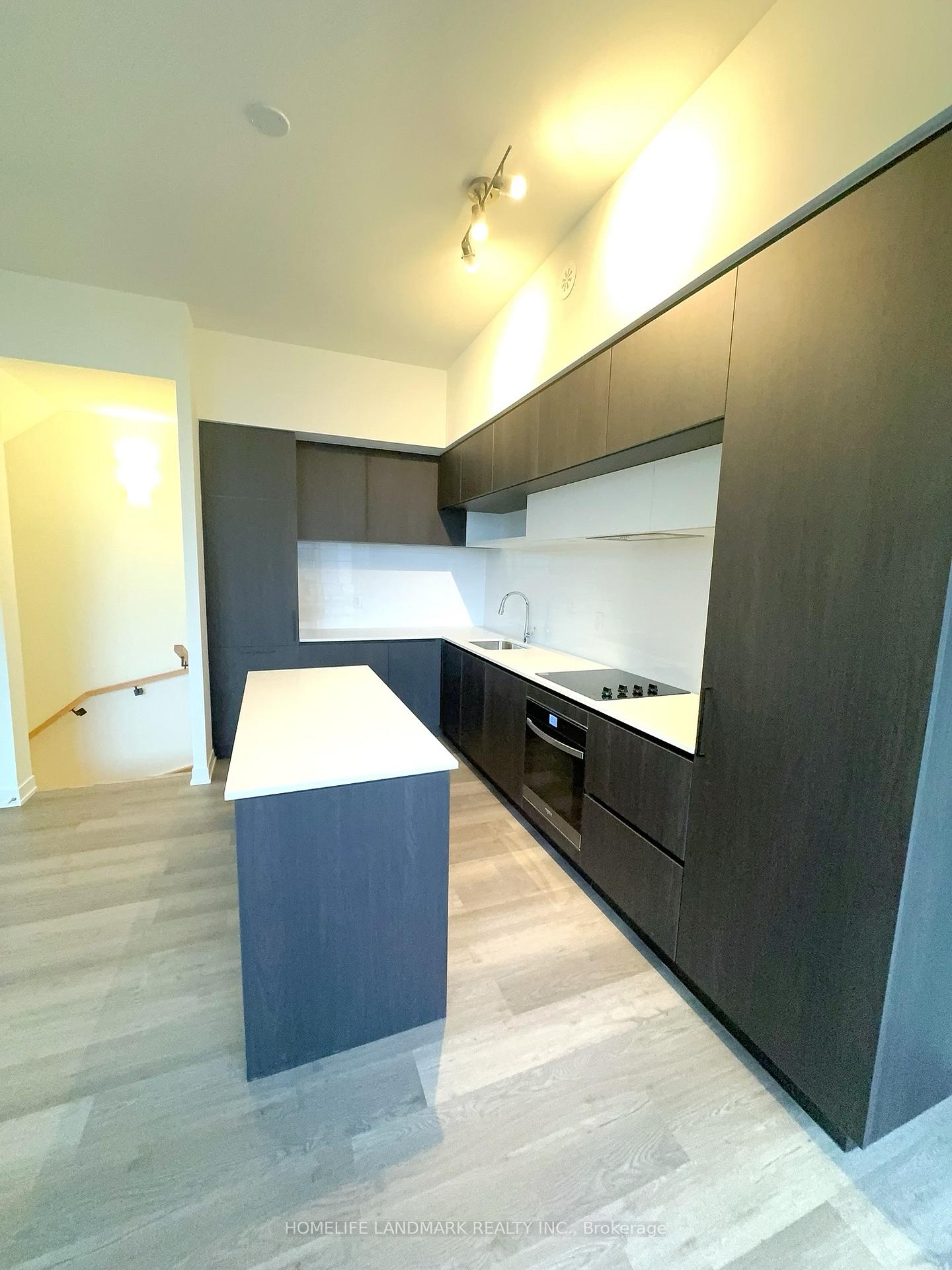 Photo 4 of Unit 1418, 15 David Eyer Road, Richmond Hill, Rural Richmond Hill — HOMEH