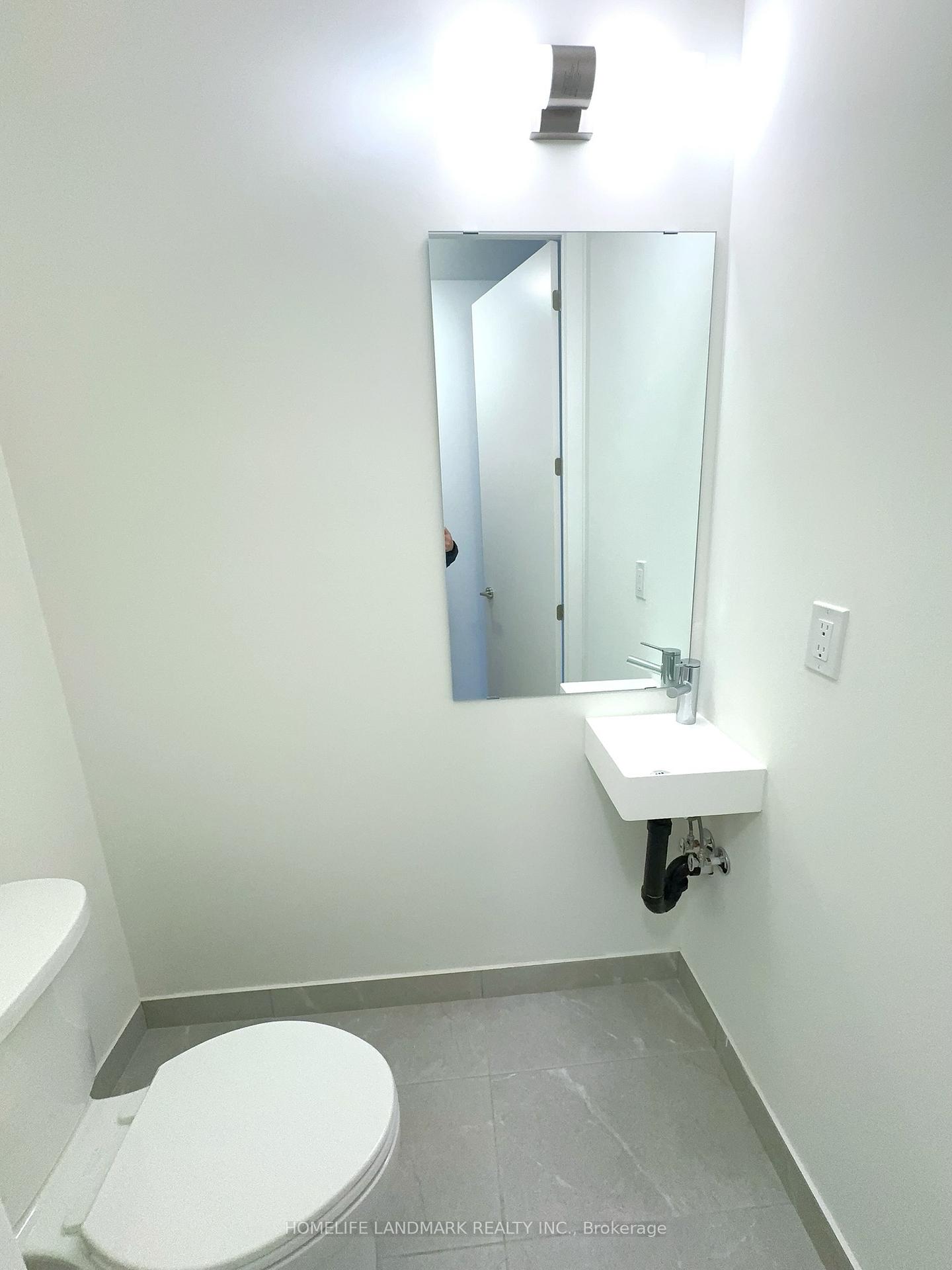 Photo 8 of Unit 1418, 15 David Eyer Road, Richmond Hill, Rural Richmond Hill — HOMEH