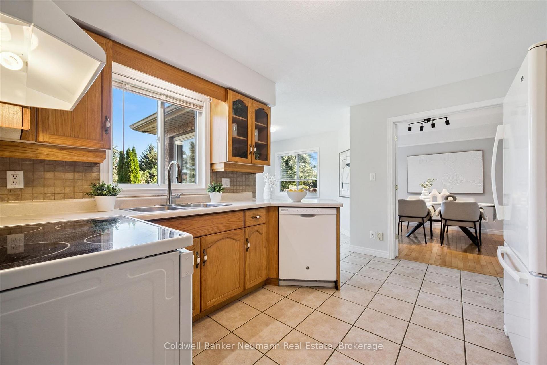 Photo 13 of 235 Deerpath Drive, Guelph, Willow West/Sugarbush/West Acres — HOMEH