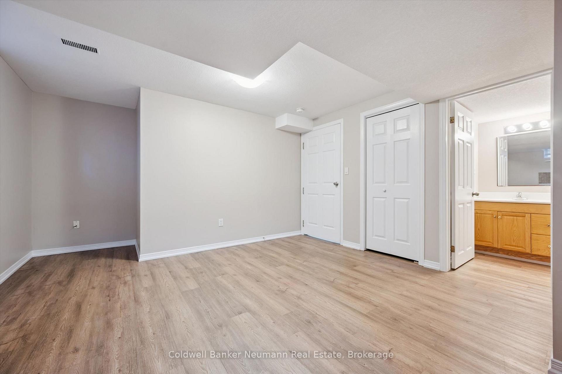 Photo 37 of 235 Deerpath Drive, Guelph, Willow West/Sugarbush/West Acres — HOMEH