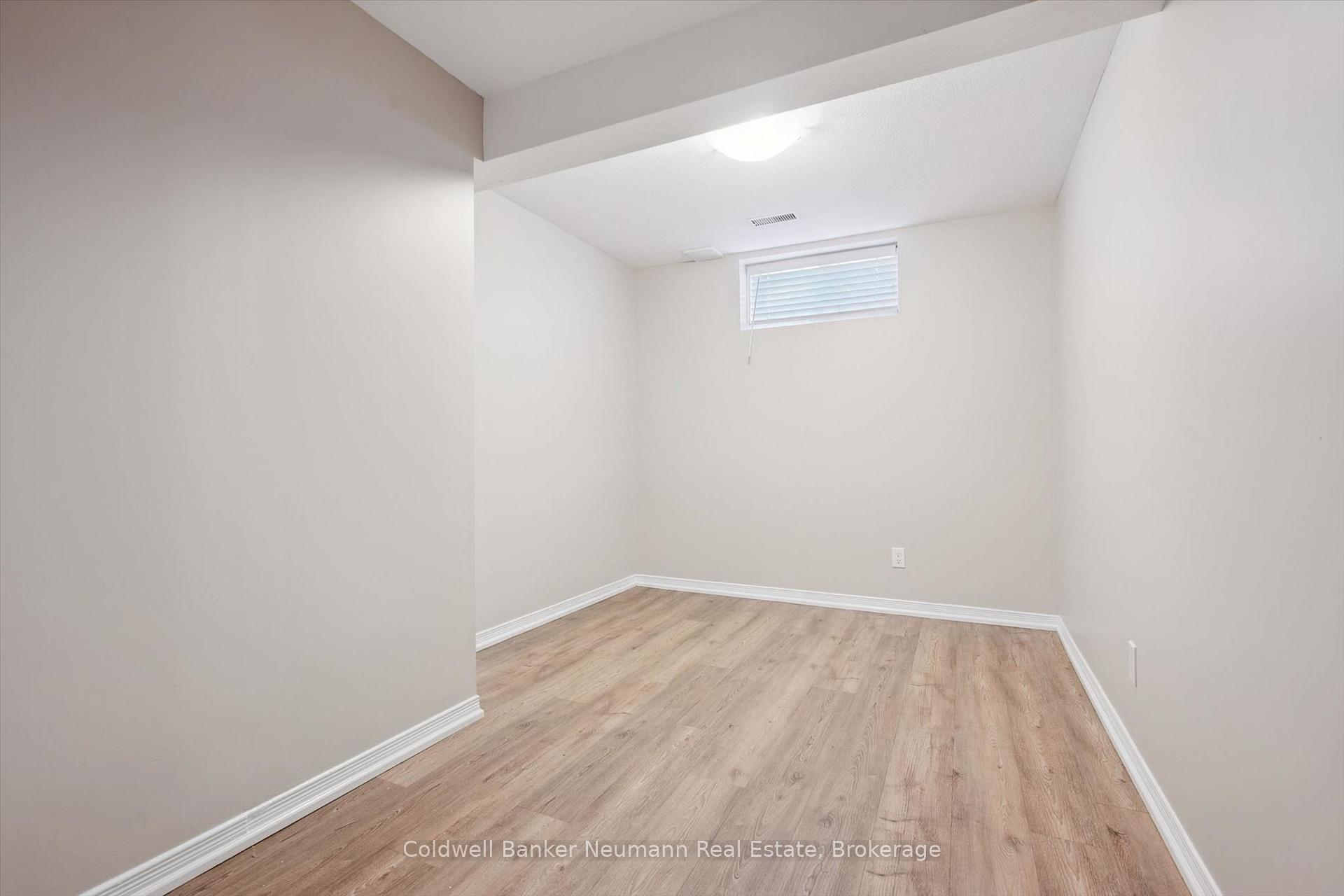 Photo 39 of 235 Deerpath Drive, Guelph, Willow West/Sugarbush/West Acres — HOMEH