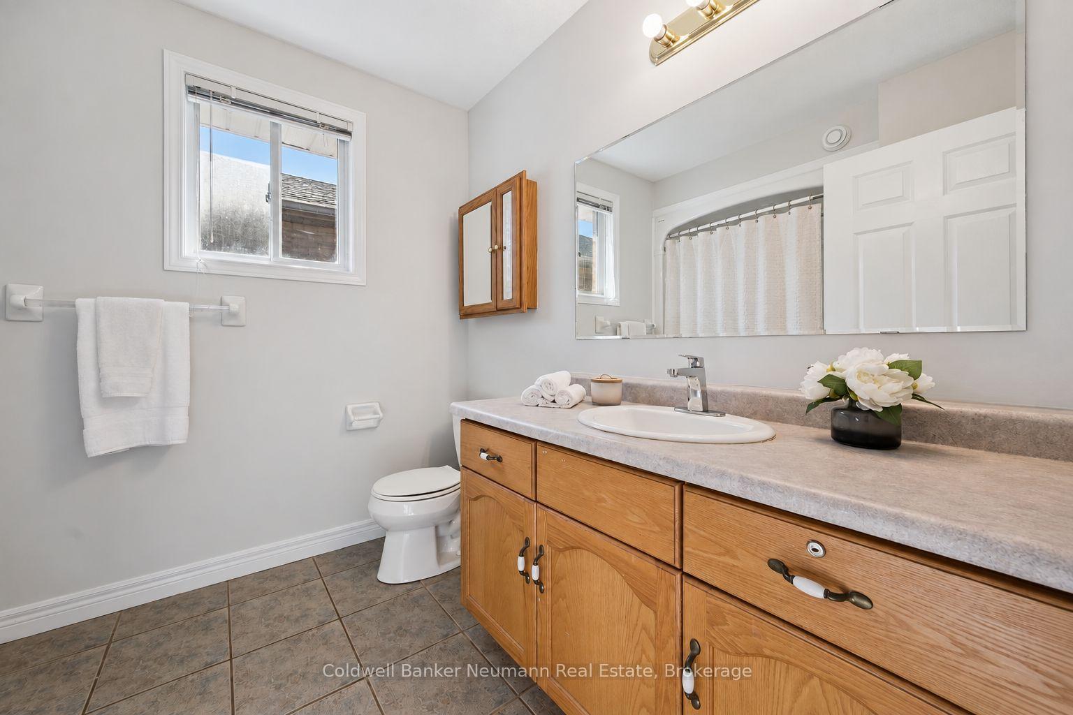 Photo 21 of 235 Deerpath Drive, Guelph, Willow West/Sugarbush/West Acres — HOMEH