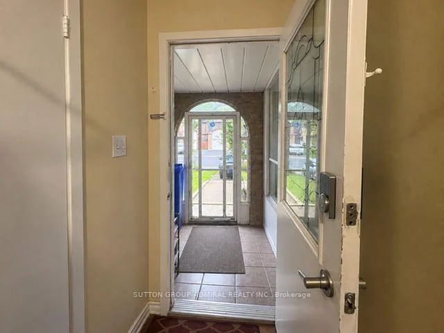 Photo 2 of 168 Mabley Crescent, Vaughan, Lakeview Estates — HOMEH