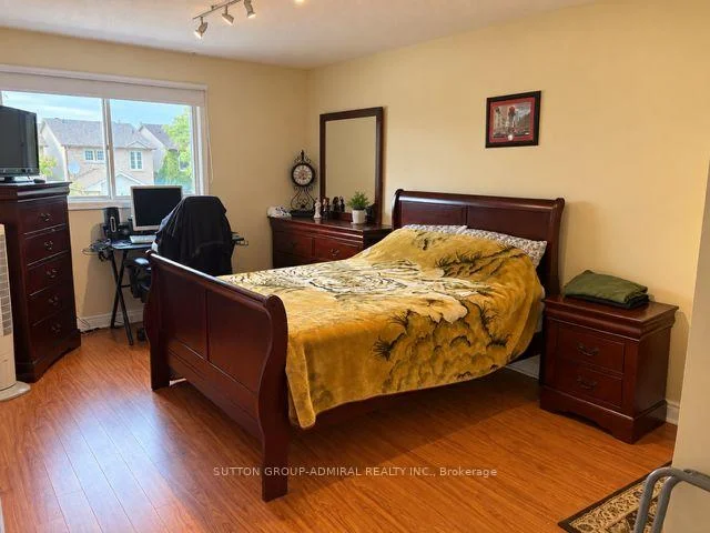 Photo 8 of 168 Mabley Crescent, Vaughan, Lakeview Estates — HOMEH