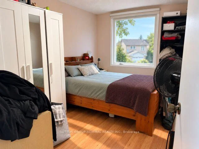 Photo 12 of 168 Mabley Crescent, Vaughan, Lakeview Estates — HOMEH