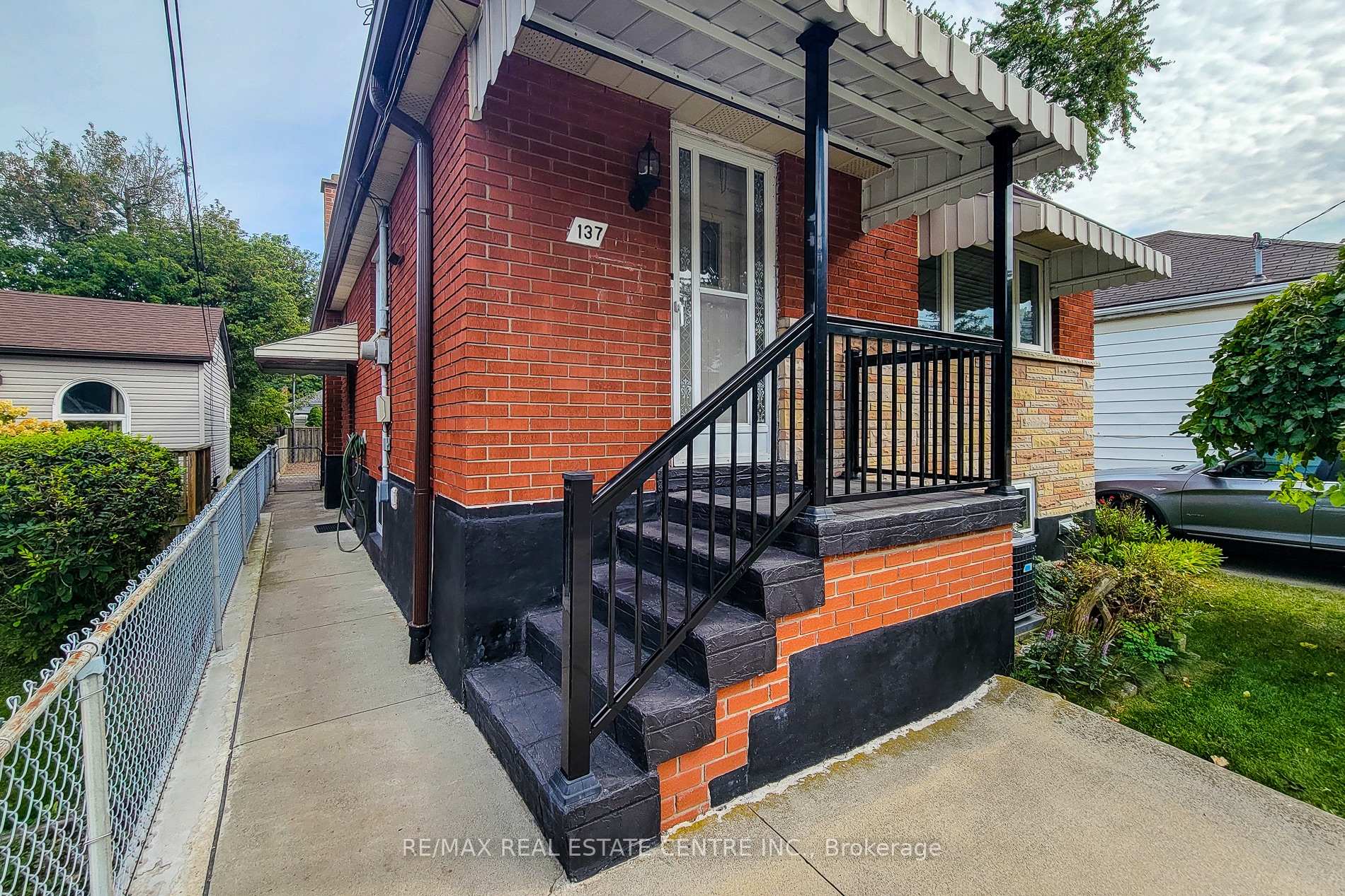 Photo 4 of 137 East 16th Street, Hamilton, Inch Park — HOMEH