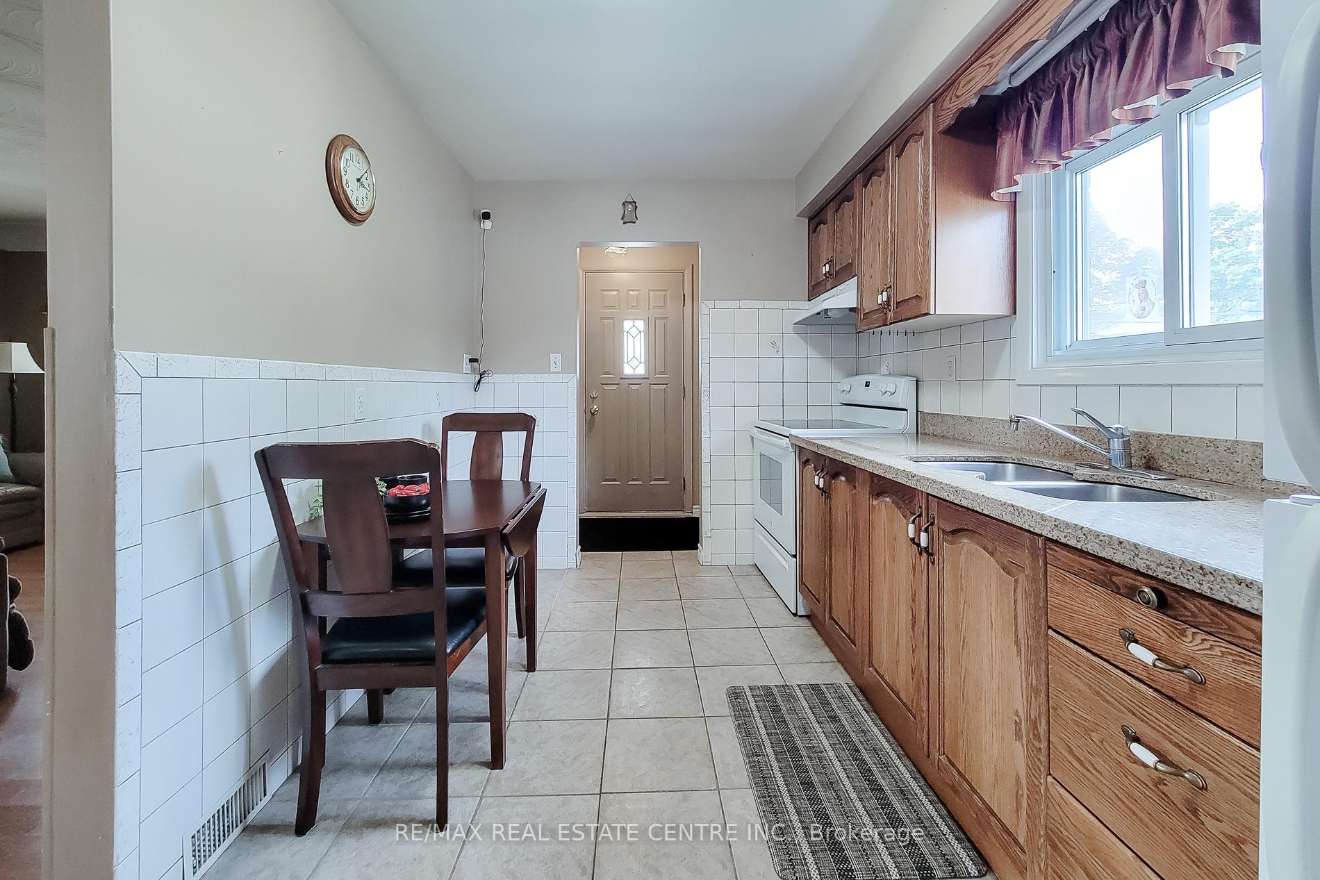 Photo 5 of 137 East 16th Street, Hamilton, Inch Park — HOMEH