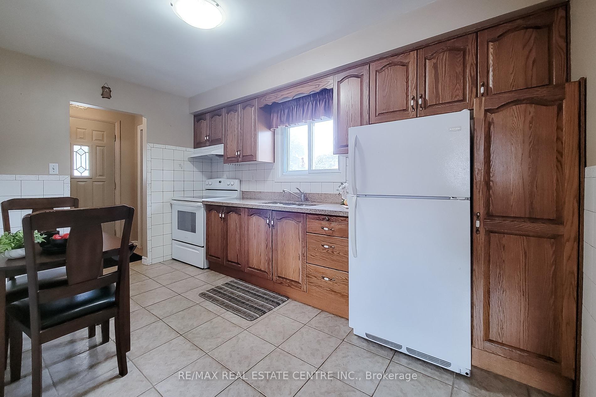 Photo 6 of 137 East 16th Street, Hamilton, Inch Park — HOMEH