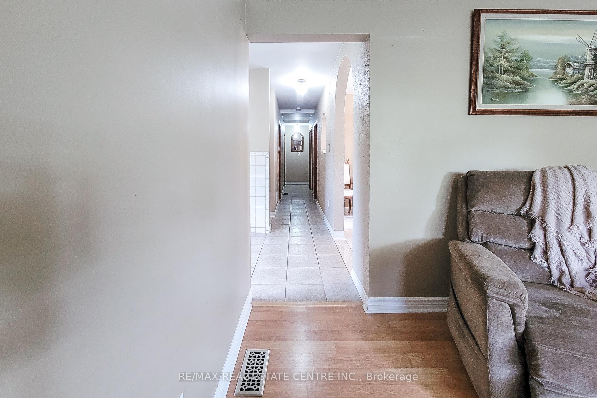 Photo 10 of 137 East 16th Street, Hamilton, Inch Park — HOMEH