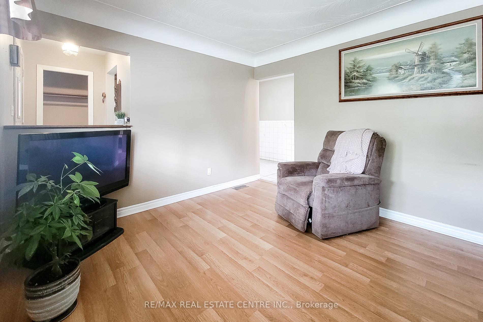 Photo 12 of 137 East 16th Street, Hamilton, Inch Park — HOMEH