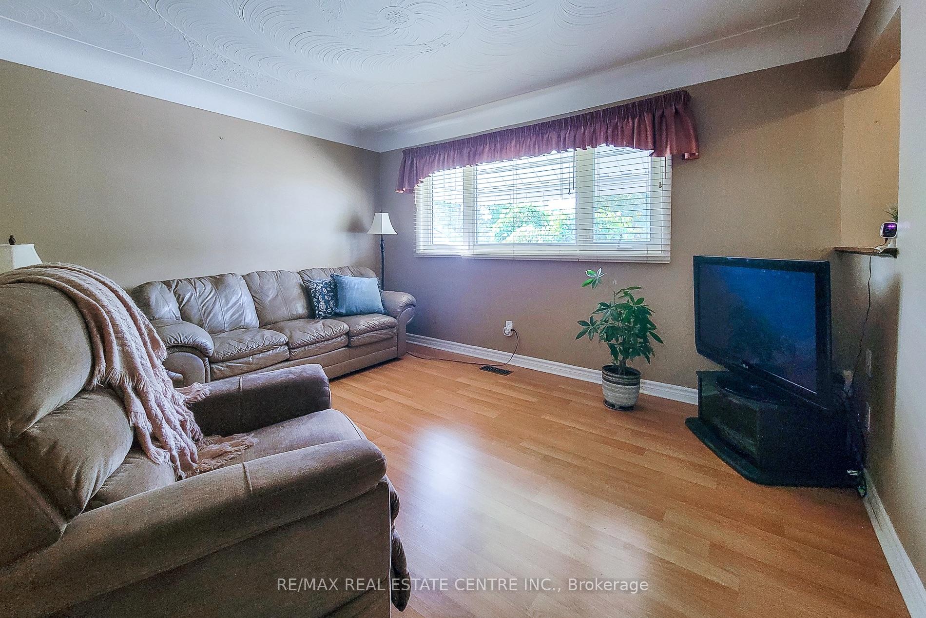 Photo 13 of 137 East 16th Street, Hamilton, Inch Park — HOMEH
