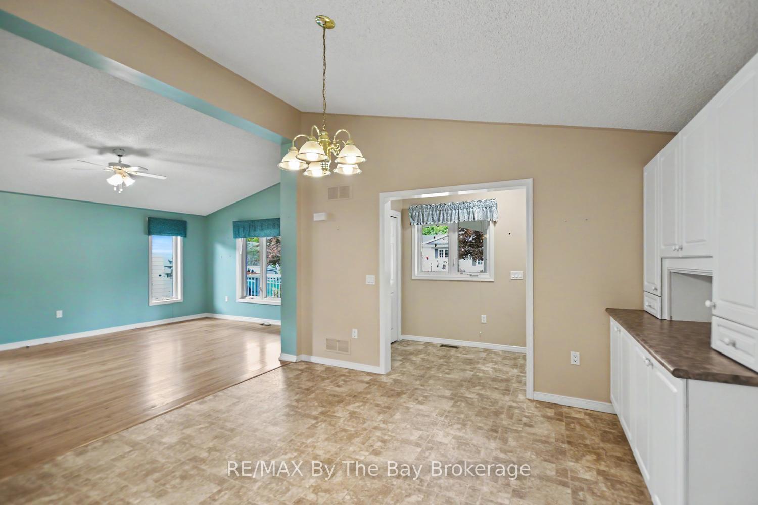 Photo 14 of 30 St James Place, Wasaga Beach — HOMEH