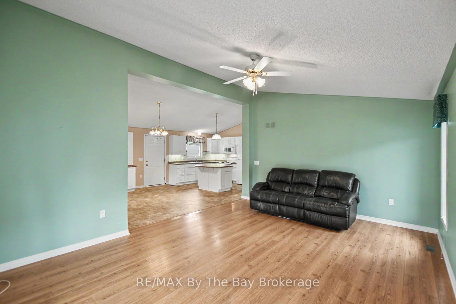 Photo 15 of 30 St James Place, Wasaga Beach — HOMEH