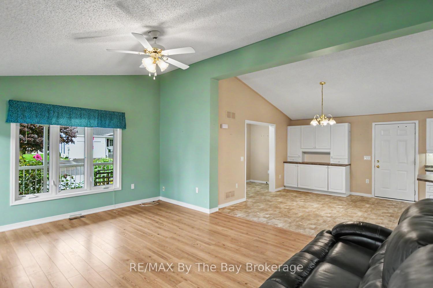 Photo 16 of 30 St James Place, Wasaga Beach — HOMEH