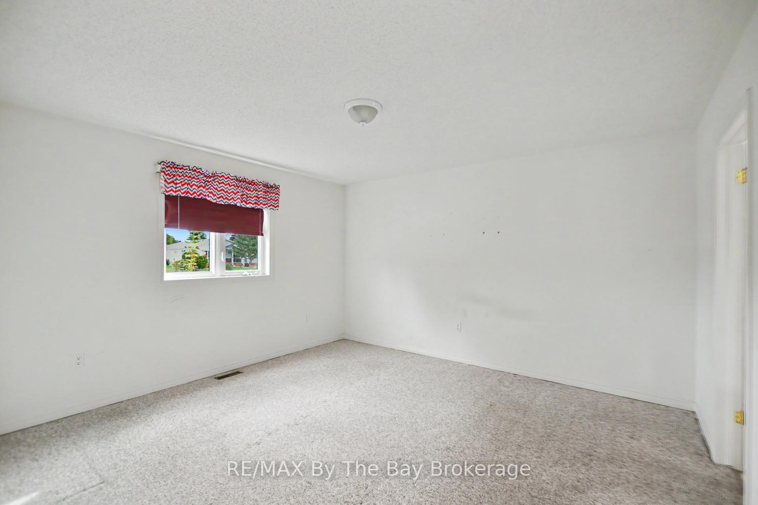 Photo 21 of 30 St James Place, Wasaga Beach — HOMEH