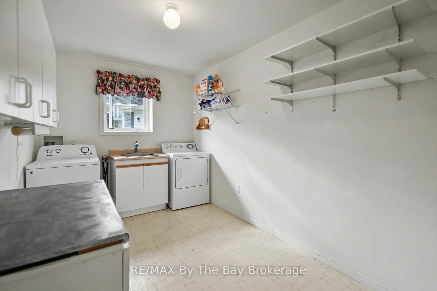 Photo 23 of 30 St James Place, Wasaga Beach — HOMEH
